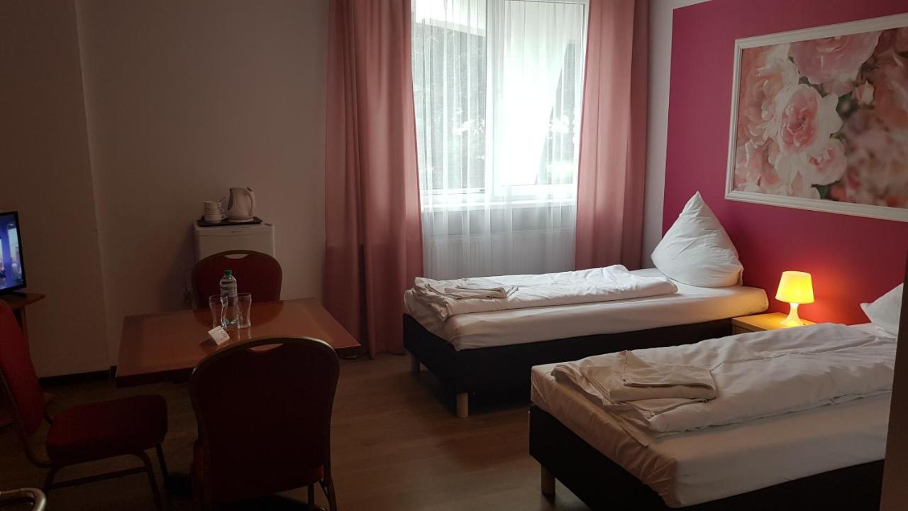 Hotelik Kameleon Pokoje Goscinne Jawor Ngoại thất bức ảnh