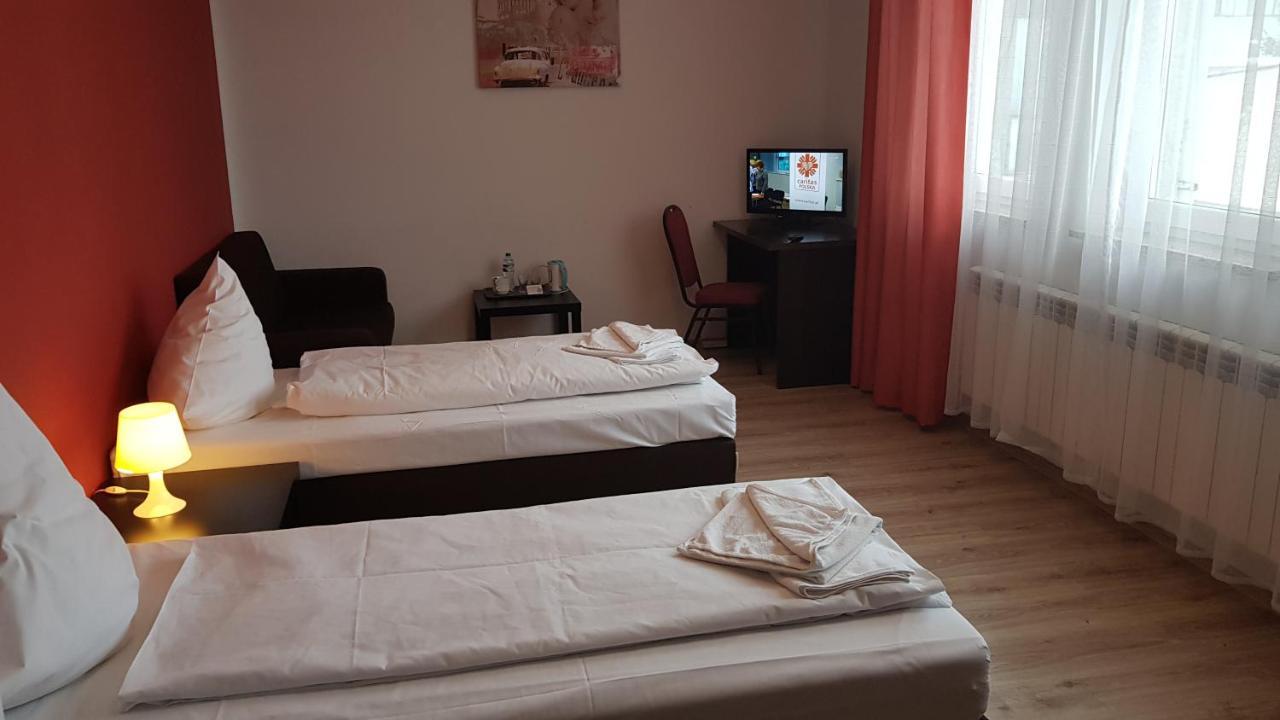 Hotelik Kameleon Pokoje Goscinne Jawor Ngoại thất bức ảnh