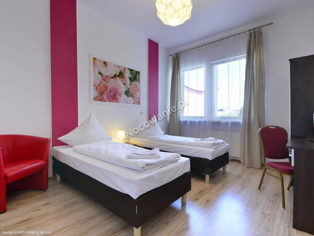 Hotelik Kameleon Pokoje Goscinne Jawor Ngoại thất bức ảnh