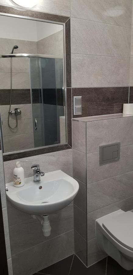 Hotelik Kameleon Pokoje Goscinne Jawor Ngoại thất bức ảnh